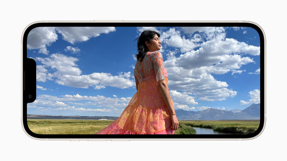Apple iPhone 13 display